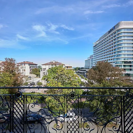 - Trzy Korony Z Widokiem Na Morze Plaza Promenada * 슈비노우이스쳬