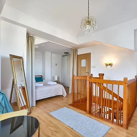 - Trzy Korony Z Widokiem Na Morze Plaza Promenada * 슈비노우이스쳬