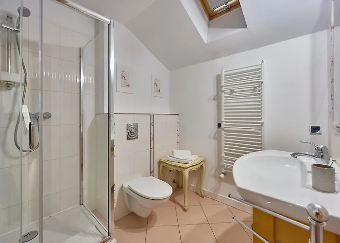 - Trzy Korony Z Widokiem Na Morze Plaza Promenada 斯维诺乌伊希切