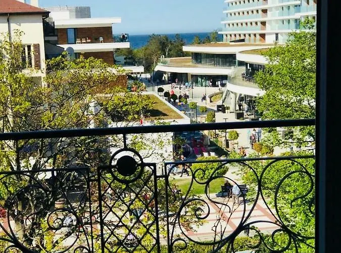 - Trzy Korony Z Widokiem Na Morze Plaza Promenada 斯维诺乌伊希切